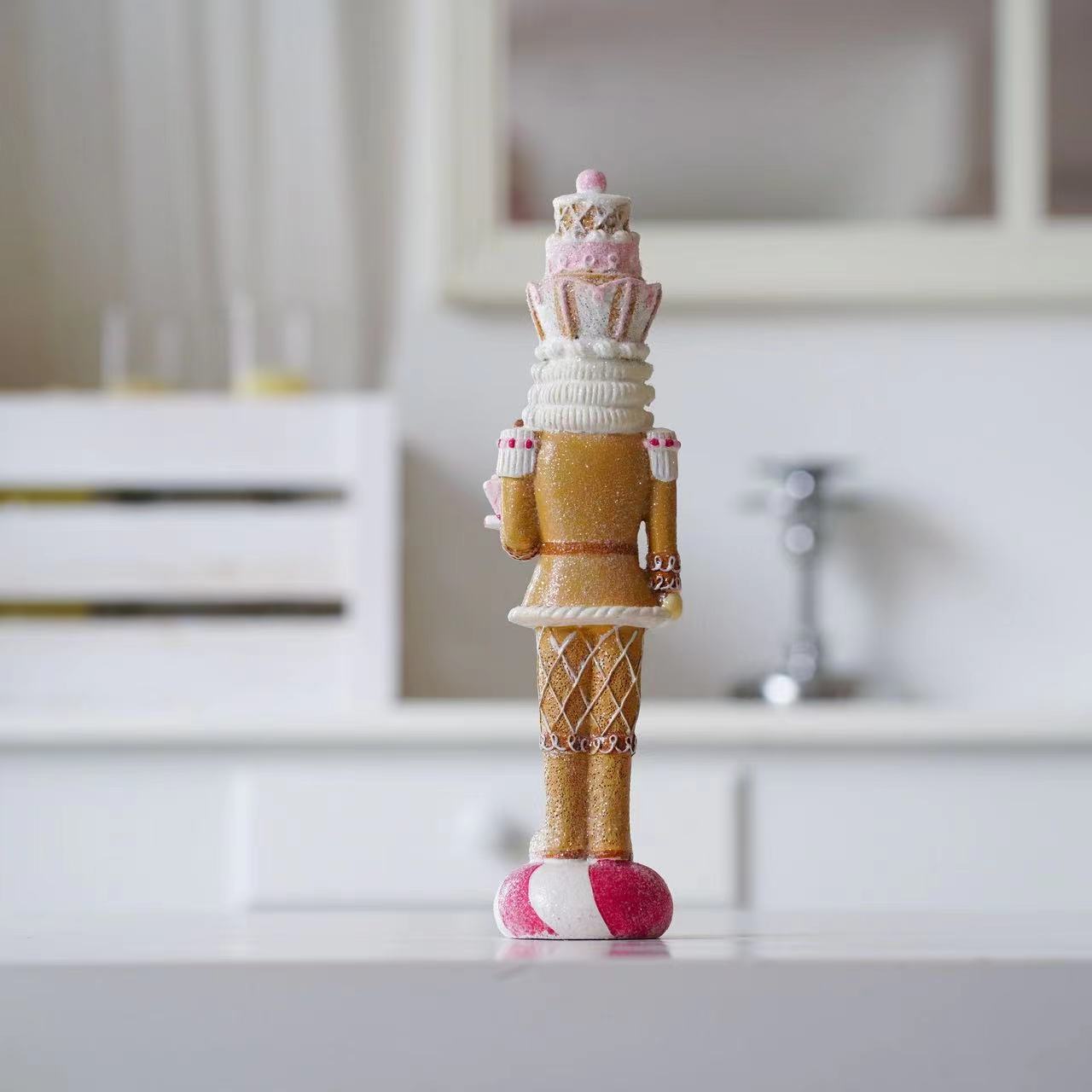 ตุ๊กตาทหารนัทแครกเกอร์สีชมพูหว - Nutcracker Figurine บทวิจารณ์และราคา